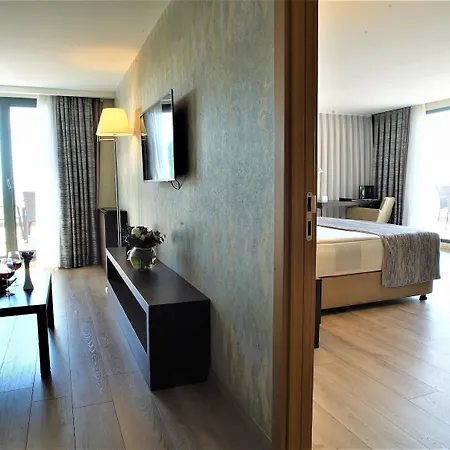 ميناء البوسفور 4*